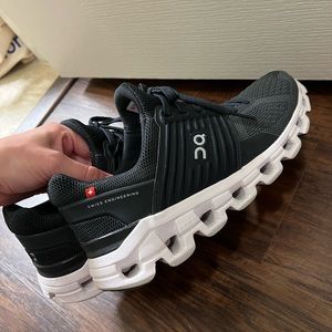 CloudSwift Black Sneakers